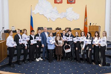 Старшеклассники заняли депутатские кресла